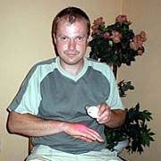 Soffro di psoriasi grave da 20 anni .... Inizialmente l'avevo preso in prestito per una prova, per non offendere un buon amico che me ne aveva offerto l'opportunitàe con la convinzione che l'avrei restituito in tutta tranquillità, perché, come altri metodi che avevo provato, probabilmente non mi avrebbe aiutato in alcun modo. Ma non è stato così! Al contrario, l'ho pagato volentieri e ho continuato a utilizzare con stupore le sue grandi capacità.